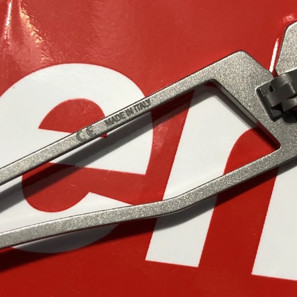 Supreme - Picture 10 of 12